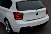 BMW 1 серия F20/F21 2011-2019 гг. Накладка на багажник нержавейка фото 1