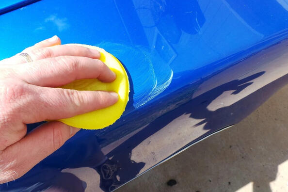 Можно ли наносить обычный воск на мокрую машину?