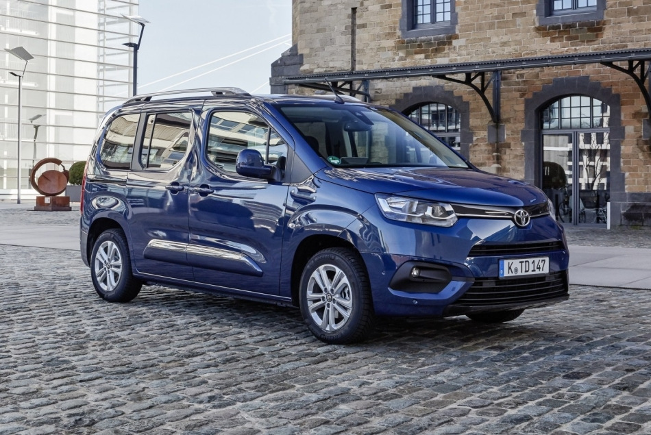 Обзор Toyota Proace City Verso: компактный минивэн для разных нужд