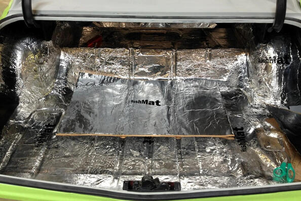 Нужна ли шумоизоляция багажника автомобиля: взвешиваем «за» и «против»