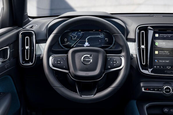 Обзор технологического и стильного Volvo C40 Recharge фото 5