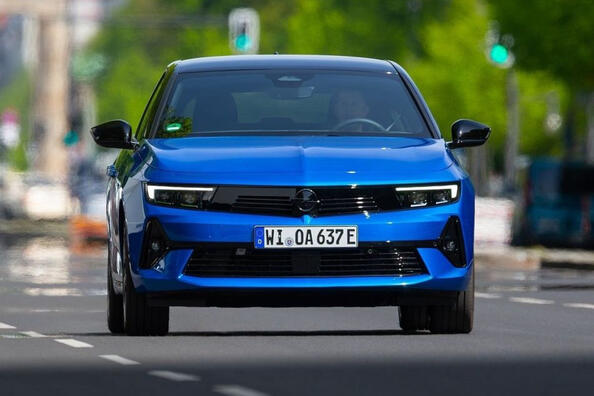 Opel Astra L Electric 2023: обзор электромобиля