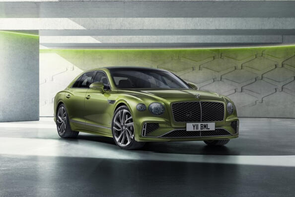 Обзор роскошного седана Bentley Flying Spur 2025 года.