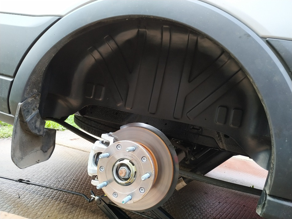 Зачем нужны подкрылки на автомобиль?