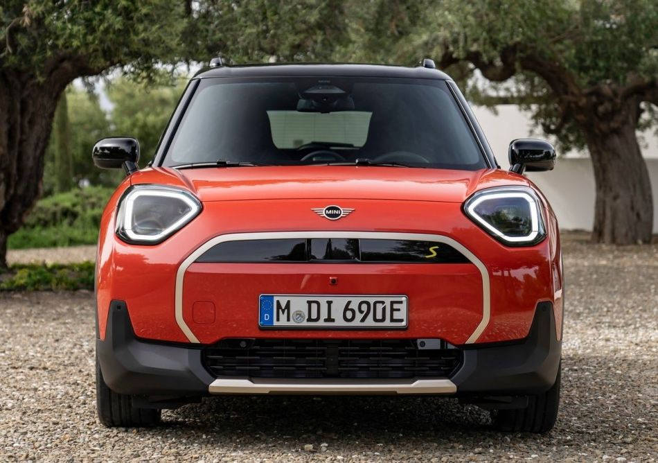 Обзор электрического кроссовера MINI Aceman