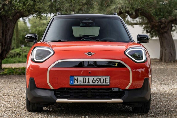 Обзор электрического кроссовера MINI Aceman