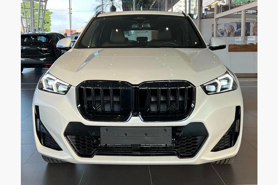 BMW X1/iX1 (U11) 2022- гг. Решетка Ноздри 1 Полоса (Черный Глянец) Image