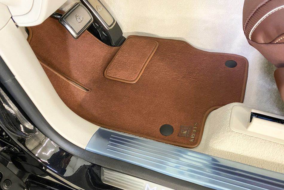 Чистим ворсовые коврики авто: пошаговая инструкция и советы