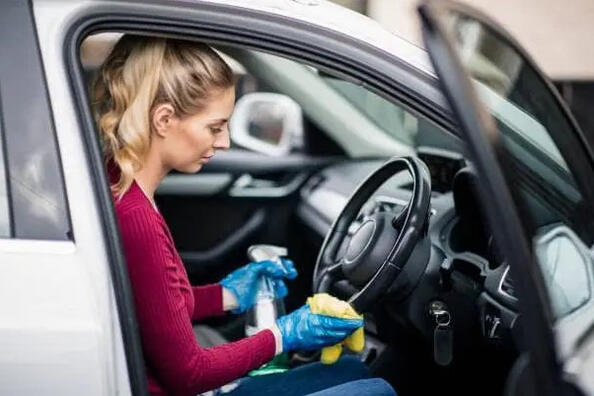 Как быстро убрать запах сырости из салона автомобиля: пошаговая инструкция