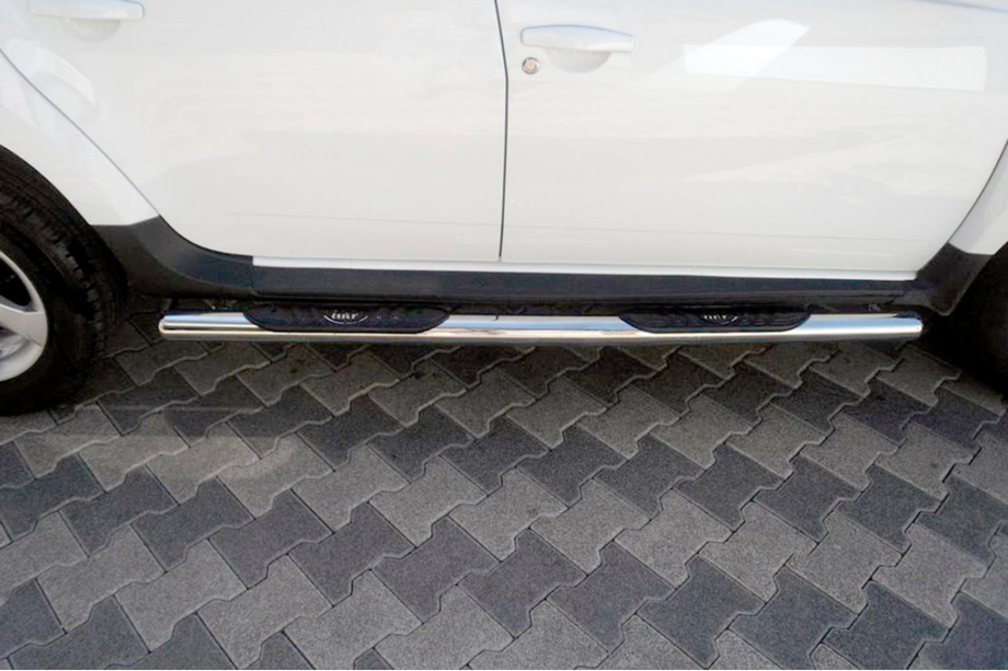 Dacia Duster 2008-2018 гг. Боковые трубы с вставками (2 шт., нержавейка) Image