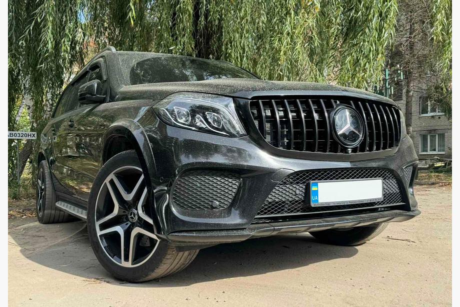 Передняя решетка GT Panamericana Черная (для GLS) Image Передняя решетка GT Panamericana Черная (для GLS) Image