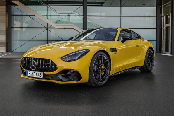 Обзор купе Mercedes-AMG GT: Спортивная мощь и элегантность фото 2