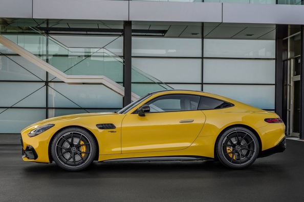 Обзор купе Mercedes-AMG GT: Спортивная мощь и элегантность фото 3