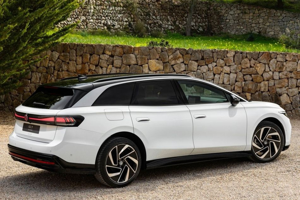 Volkswagen ID.7 Tourer: Электрический универсал для дальних поездок фото 5