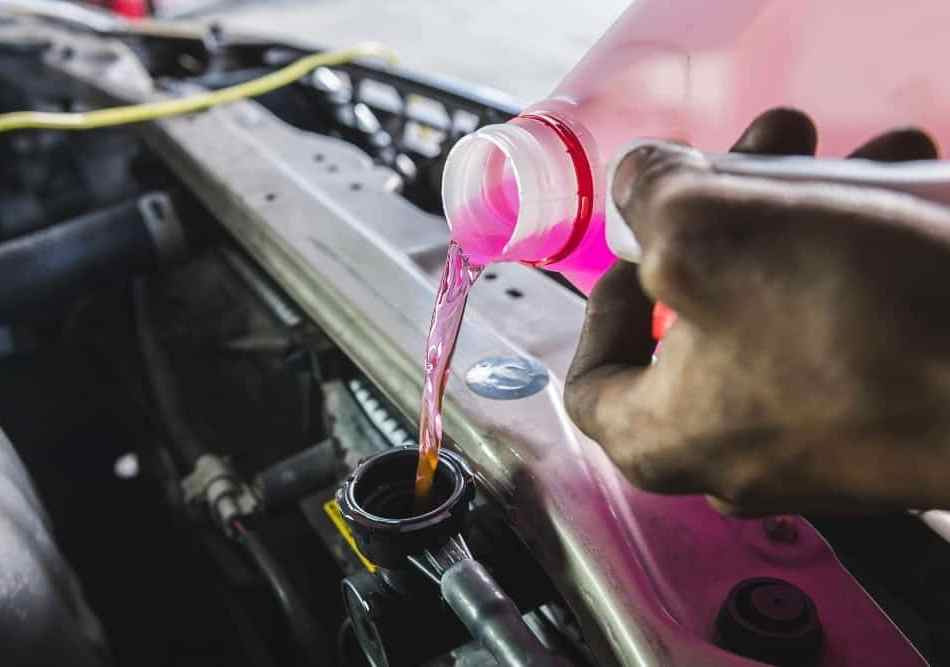 Как часто нужно менять антифриз в автомобиле?