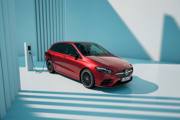 Mercedes-Benz B-Class (W247): Обновленный компактвэн премиум-класса фото 2