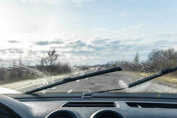 Почему дворники царапают стекло автомобиля?