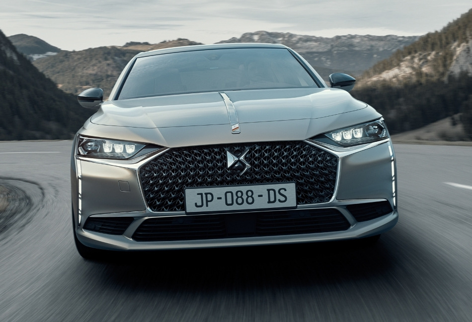 Обзор DS 9: Роскошь и технологии в премиальном седане