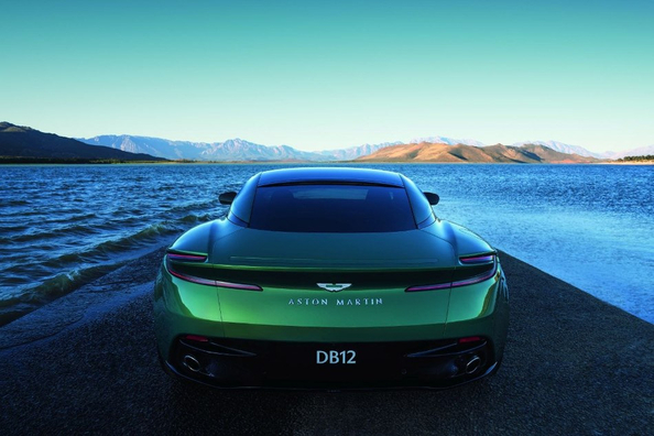 Обзор спортивного купе Aston Martin DB12 2024 года фото 4