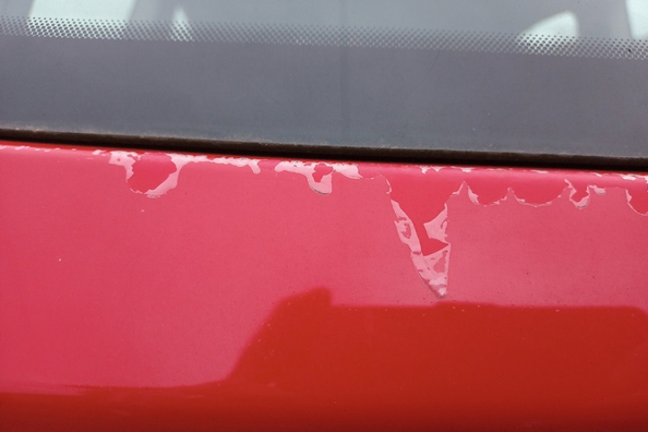 Почему лак на автомобиле теряет свой вид и отслаивается?