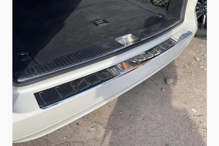 Mercedes E-сlass W211 2002-2009 гг. Накладка на задний бампер Carmos (SW, нержавейка) Image