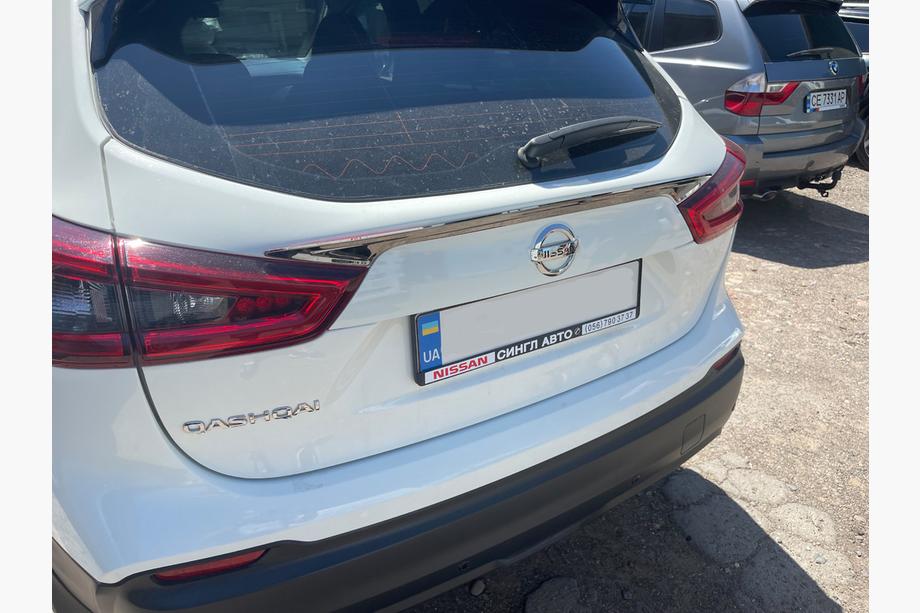 Nissan Qashqai 2014-2021 гг. Хромированная накладка над номером (нержавейка) OmsaLine - Итальянская Нержавейка Фото 3