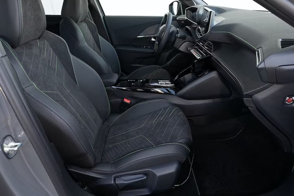 Обновленный Peugeot 2008: Свежий взгляд на городской кроссовер фото 6