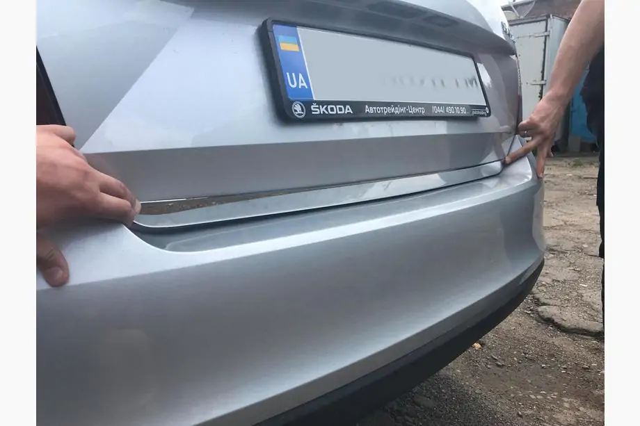 Skoda Rapid 2012-2019 гг. Накладка на багажник нержавейка Image