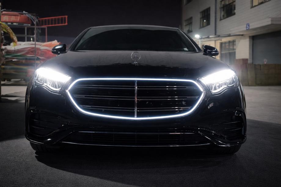 Mercedes E-class W214 2023- гг. Передняя решетка в стиле W223 AMG-Line с LED