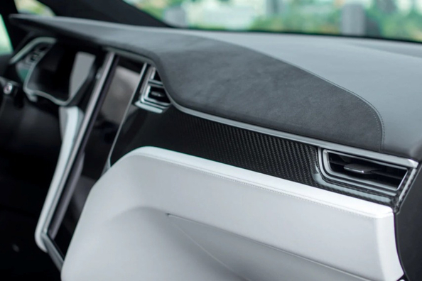 Почему скрипит торпеда в автомобиле и как это поправить?