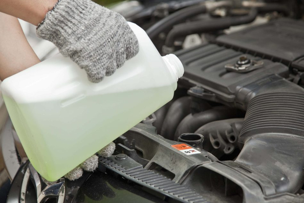 Главные жидкости автомобиля: за чем нужно следить каждому водителю