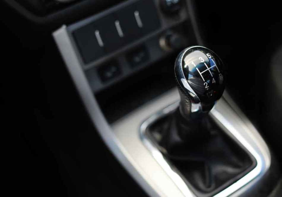 Механическая коробка передач: плюсы и минусы для современного водителя