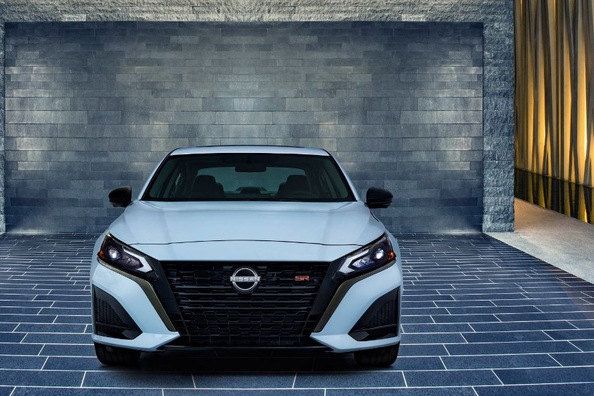 Обновленный Nissan Altima: свежий взгляд на классический седан