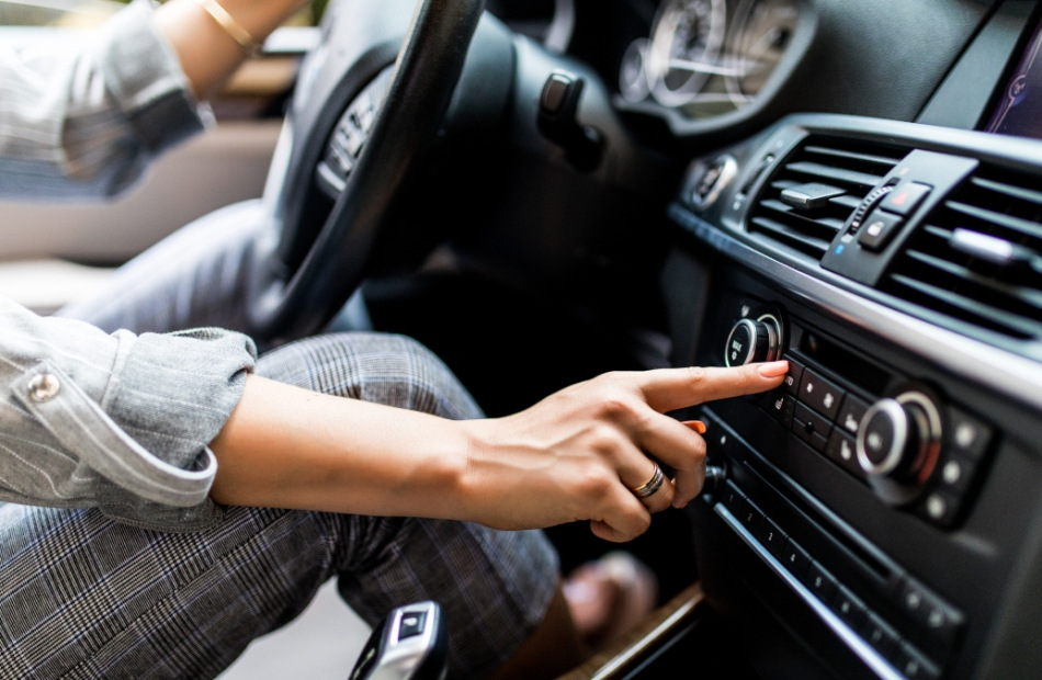 Как эффективно использовать кондиционер в машине: советы по прохладе и экономии