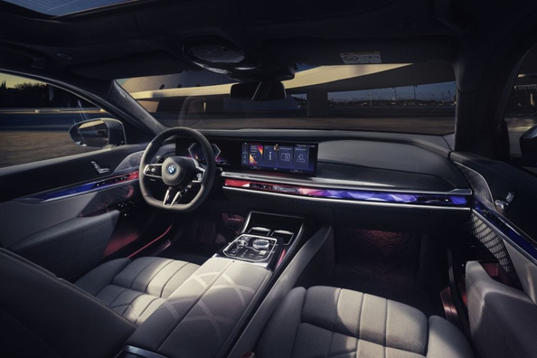 Обзор BMW 7 Series (G70): роскошь и инновации седьмого поколения фото 5