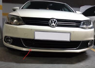 Volkswagen Jetta 2011-2018 гг. Защитная накладка на передний бампер U 2011-2014 нержавейка фото 1