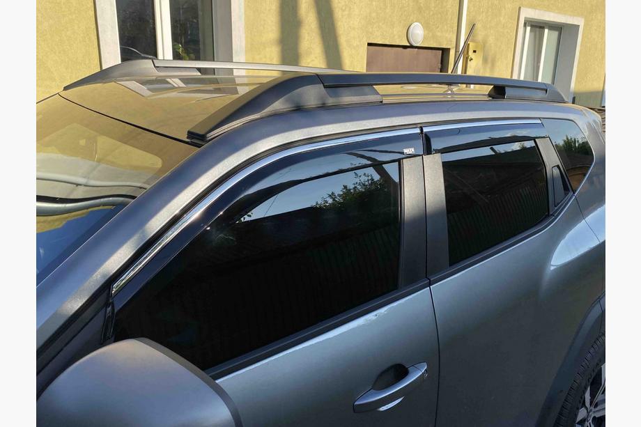 Dacia Duster 2024- гг. Ветровики с хромированным молдингом (4 шт, Niken) Image