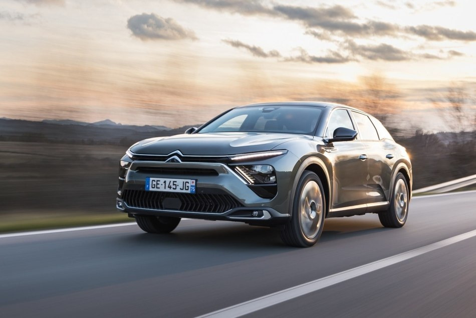 Обзор Citroen C5 X: Комфорт и стиль в уникальном формате