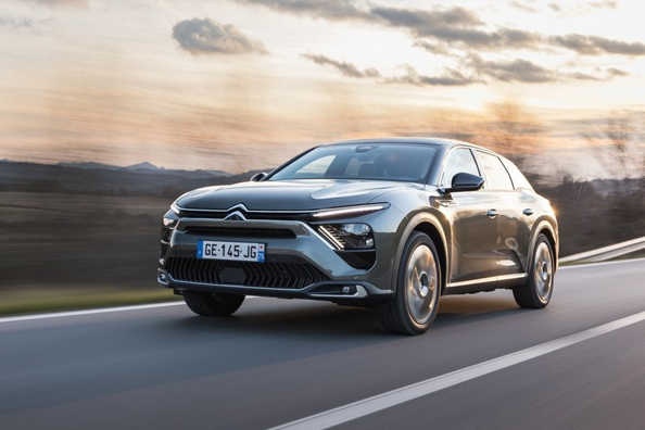 Обзор Citroen C5 X: Комфорт и стиль в уникальном формате