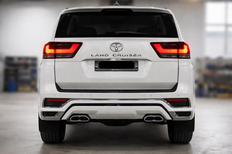Toyota Land Cruiser 300 2021- гг. Накладка на Задний Бампер VXR Фото 1