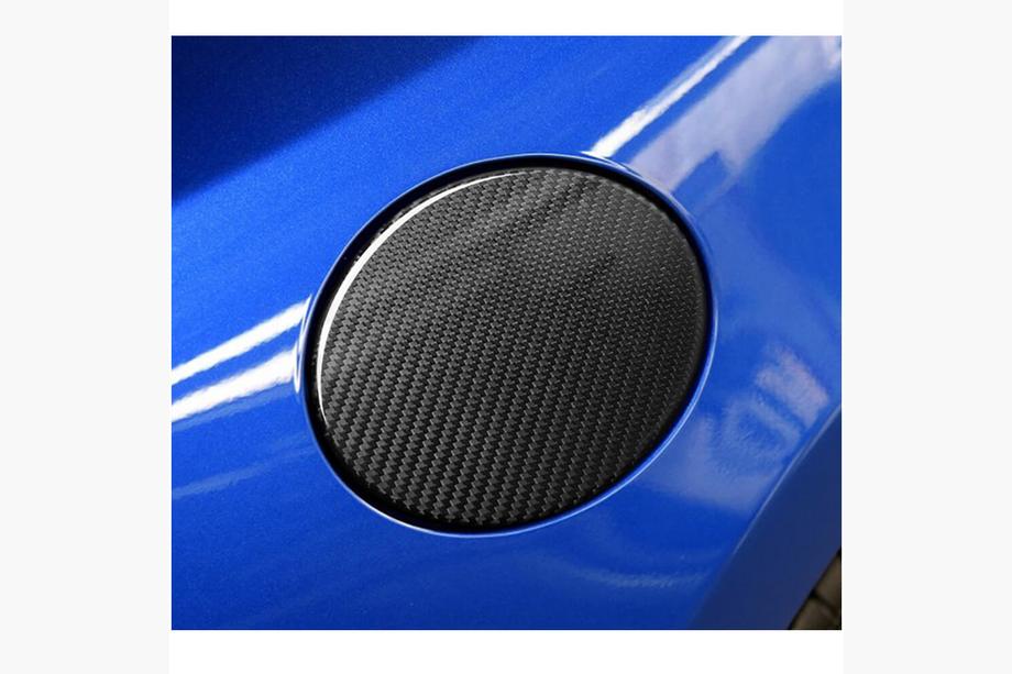 Subaru BRZ 2012-2021 гг. Накладка на лючок бензобака Карбон Фото 2
