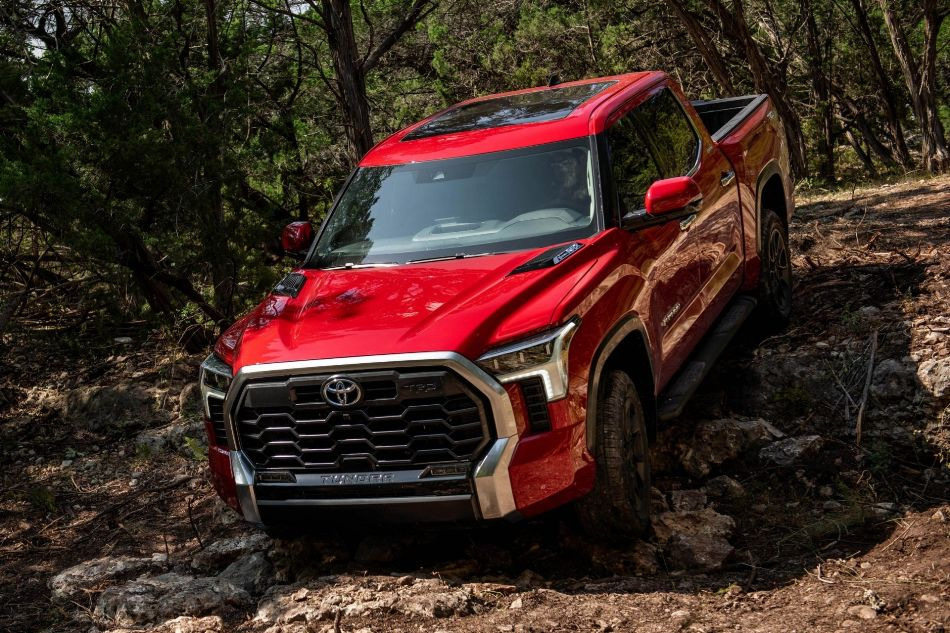 Обзор Toyota Tundra: Мощность и надежность в третьем поколении