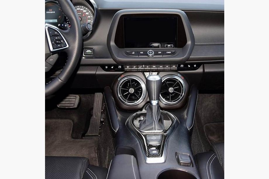 Chevrolet Camaro 2015- гг. Накладка на селектор КПП (Карбон) Фото 2