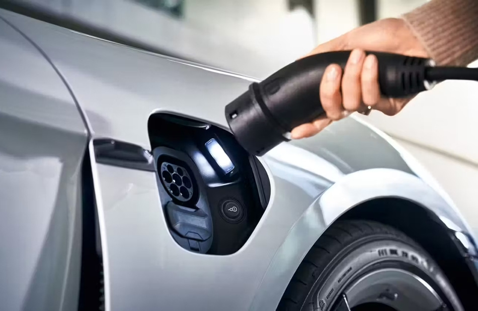 Как долго электромобиль может оставаться без подзарядки?