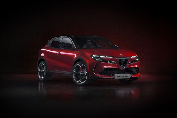 Alfa Romeo Junior Electric: Обзор компактного электрического кроссовера