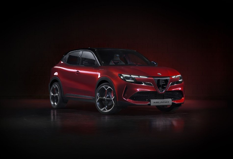 Alfa Romeo Junior Electric: Обзор компактного электрического кроссовера