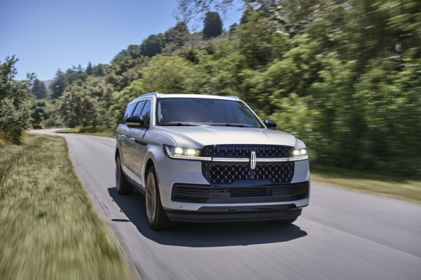 Lincoln Navigator 2025: Обзор пятого поколения флагманского внедорожника