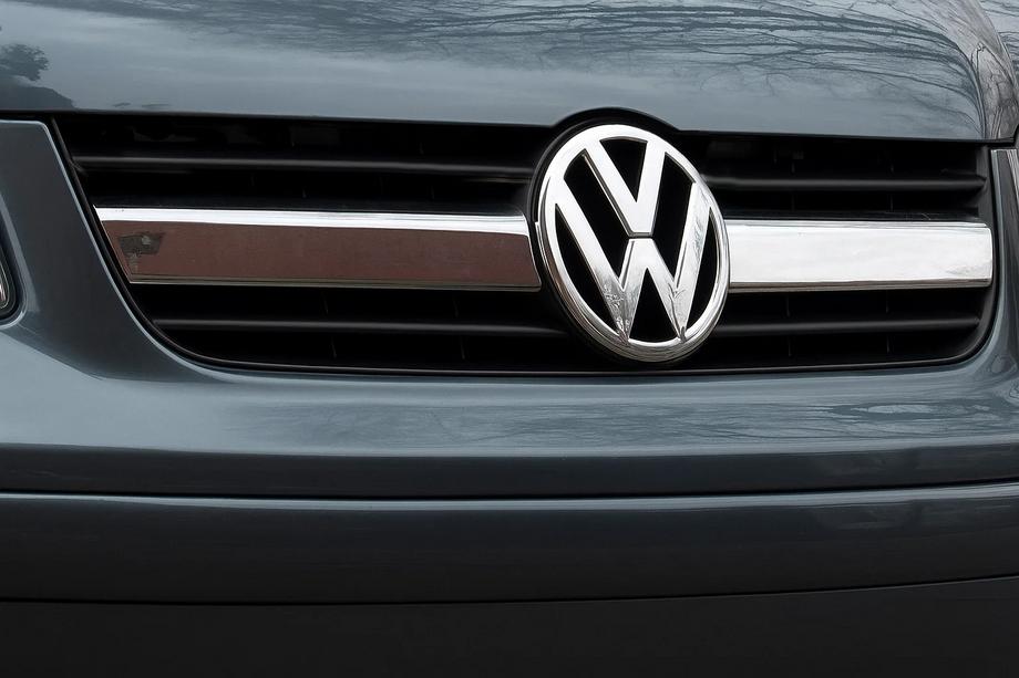 Volkswagen T5 Transporter 2003-2010 гг. Накладки на центральную часть решетки (2 шт, нержавейка) Image