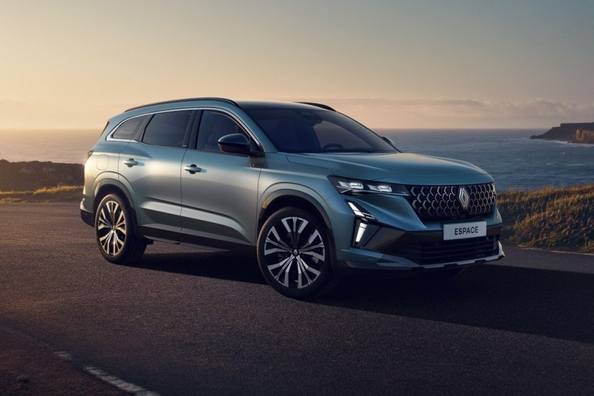 Renault Espace 2025: Обзор обновленного семейного автомобиля фото 2