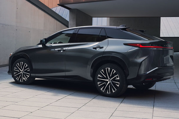 Lexus RZ 450e (RZ450e): обзор электрокроссовера и новая линейка RZ 350e, 500e, 550e фото 2